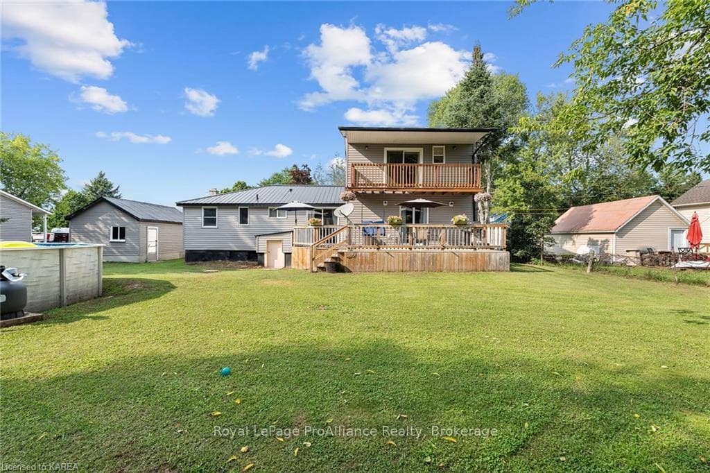 6083 BANK Street photo 34