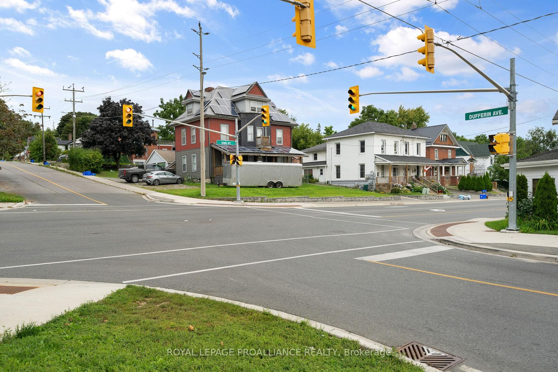 319 Dufferin Avenue photo 8