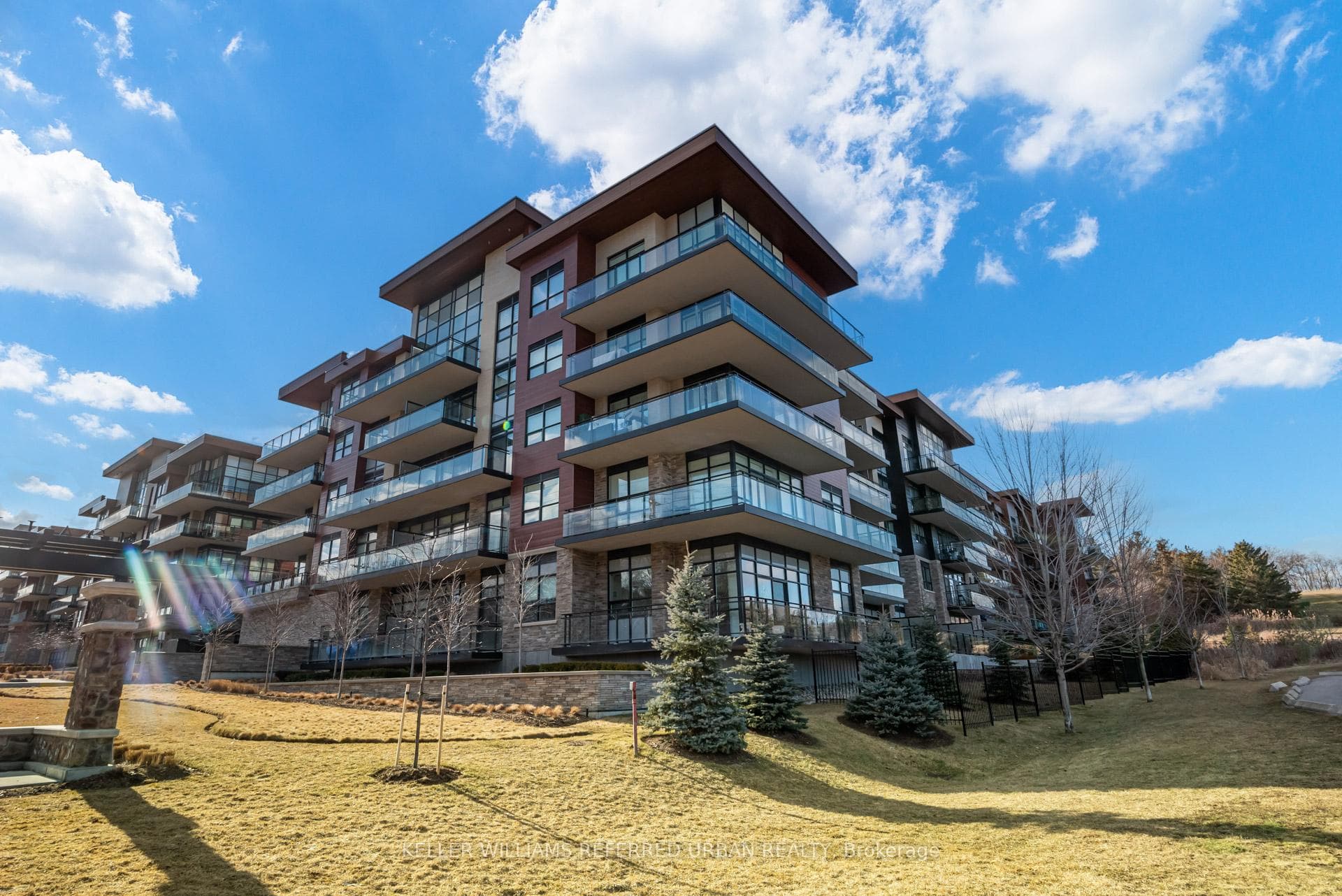 1575 Lakeshore Road Unit 432 photo 5