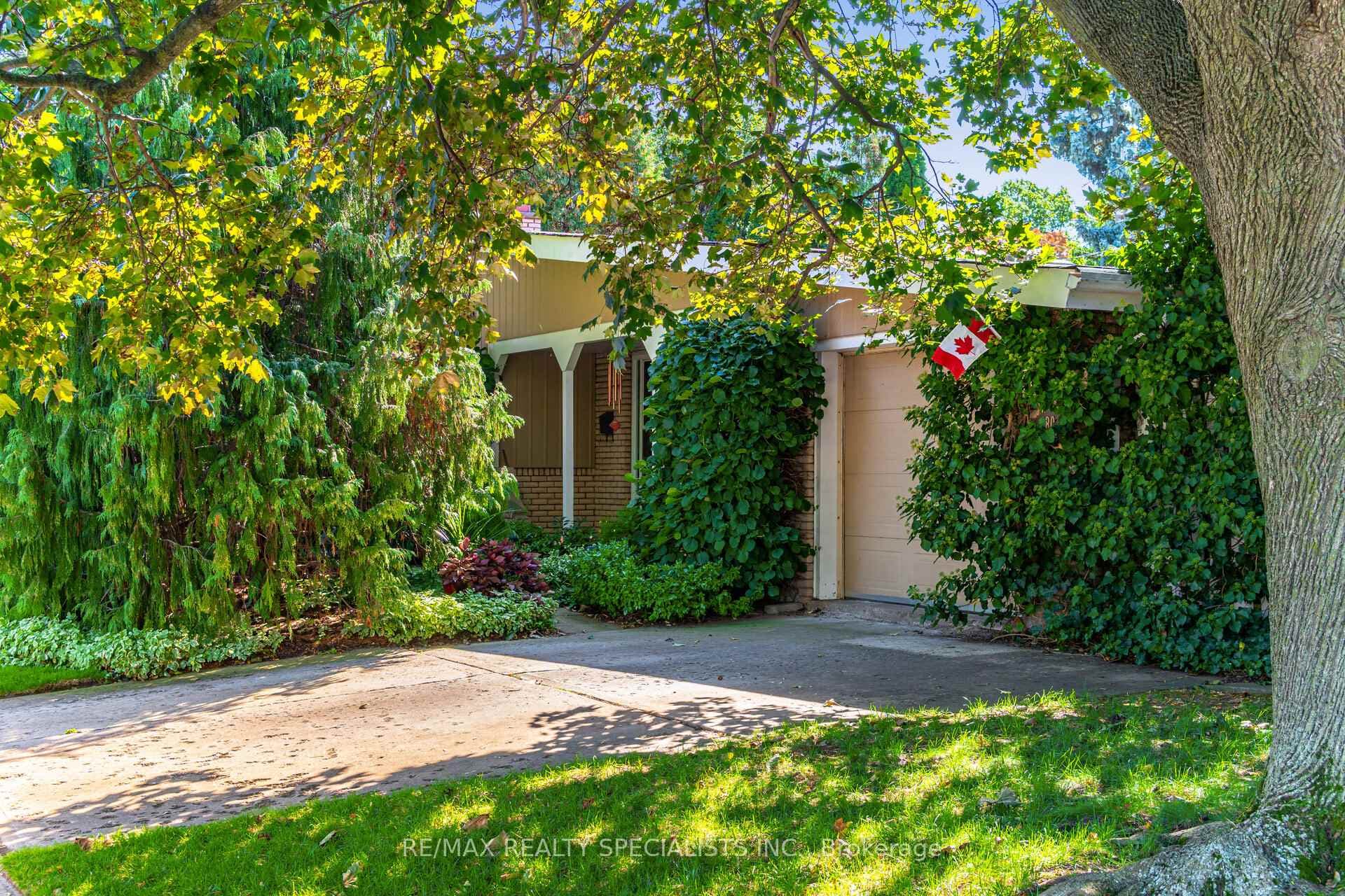 480 Tipperary Avenue photo 3