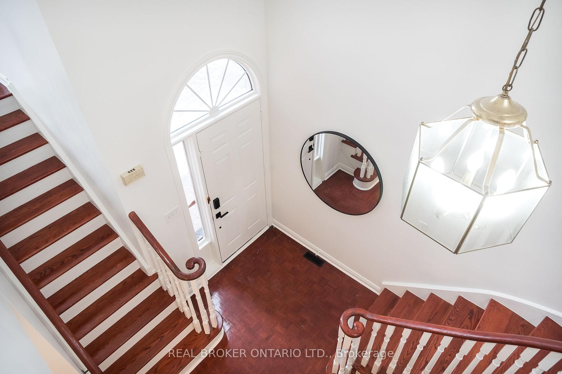 5917 Leeside Crescent photo 18