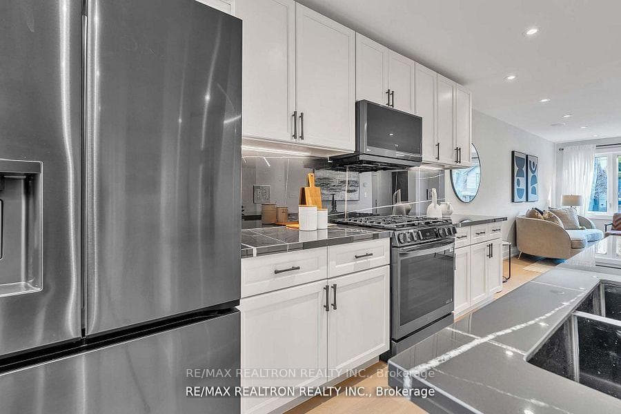 254 Hastings Avenue photo 11