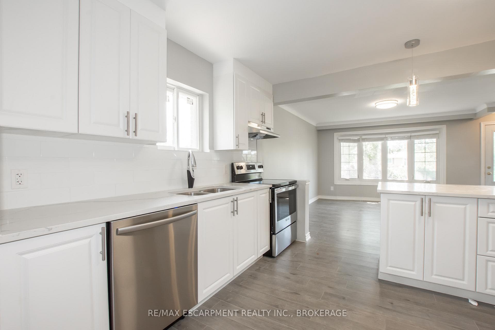 2 WOLFDALE Place Unit Main photo 17