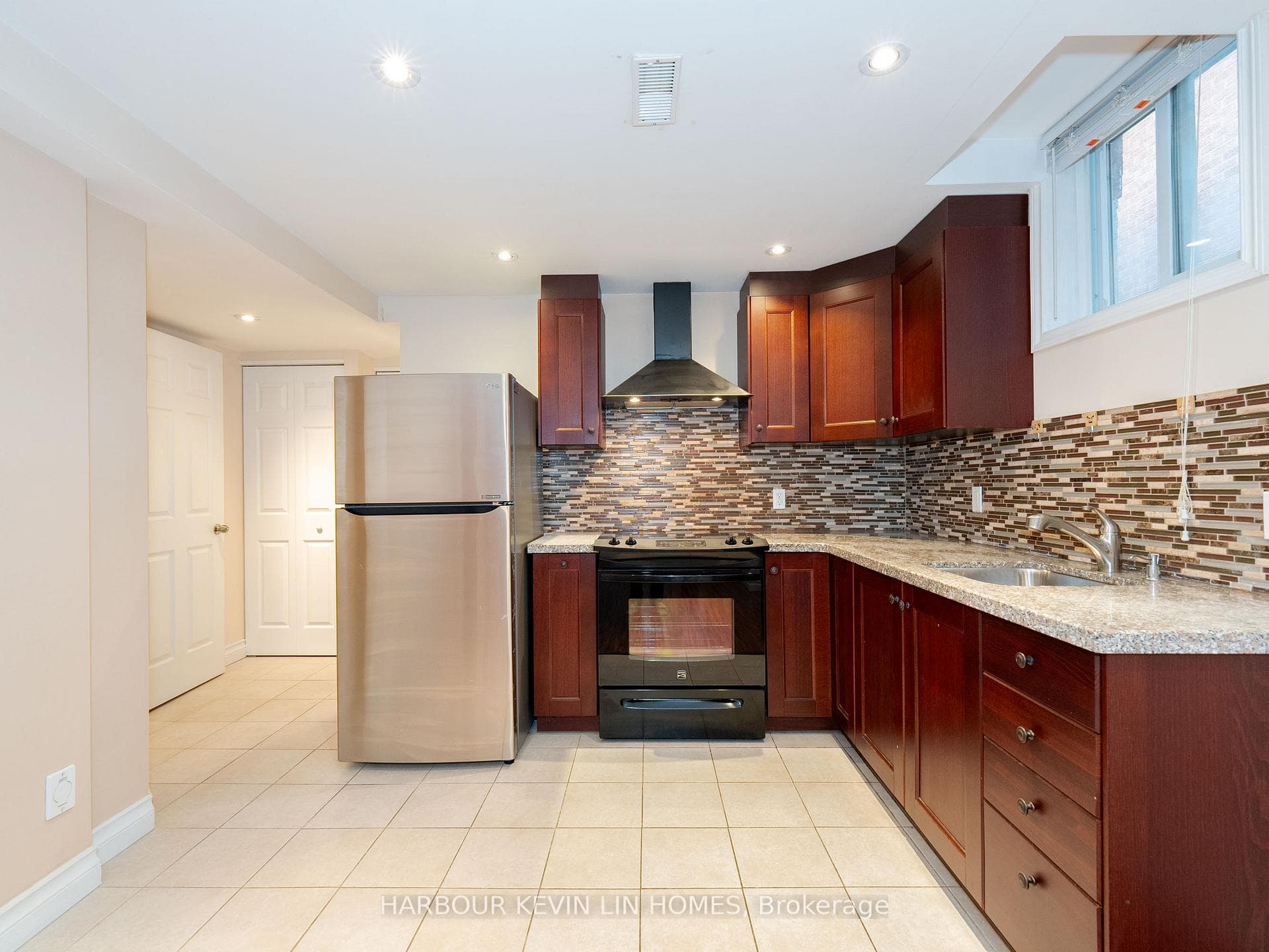 20 Kevi Crescent photo 33