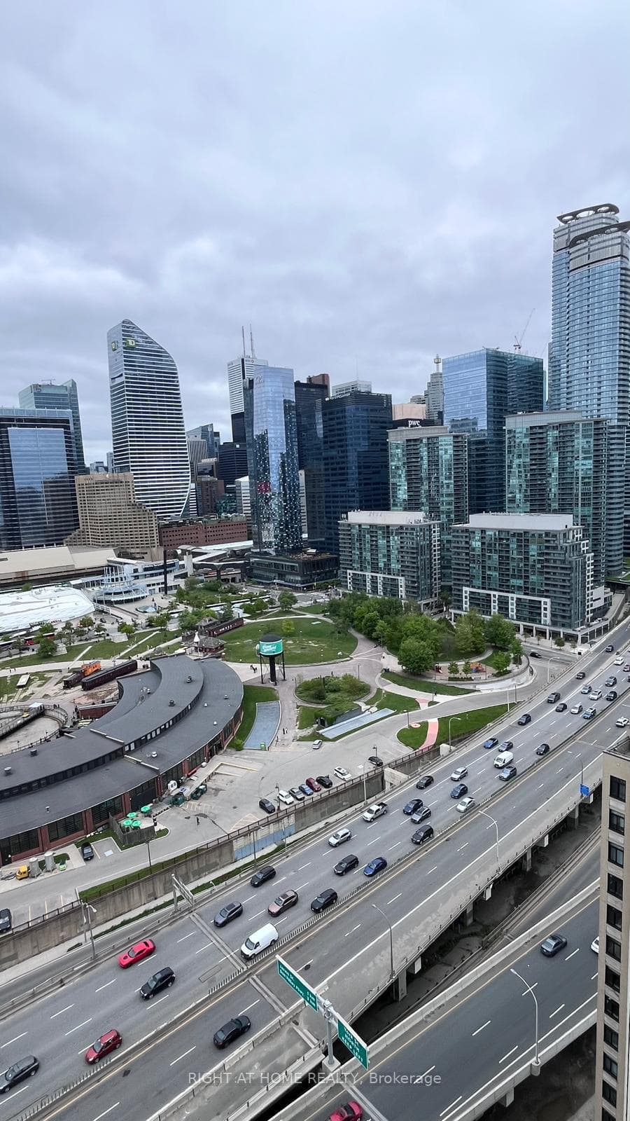 260 Queens Quay Unit 2807 photo 16
