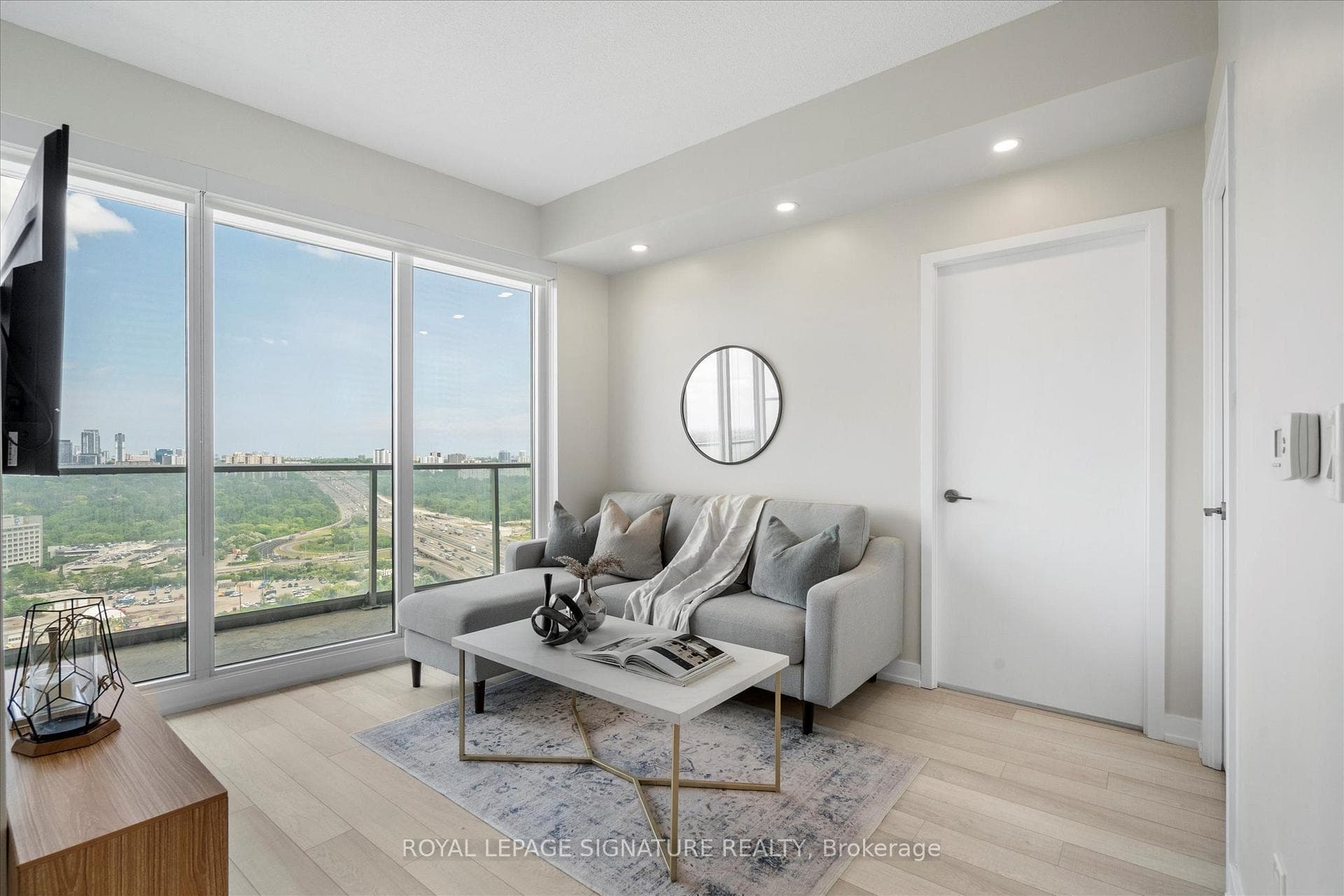 117 McMahon Drive Unit 2511 photo 12