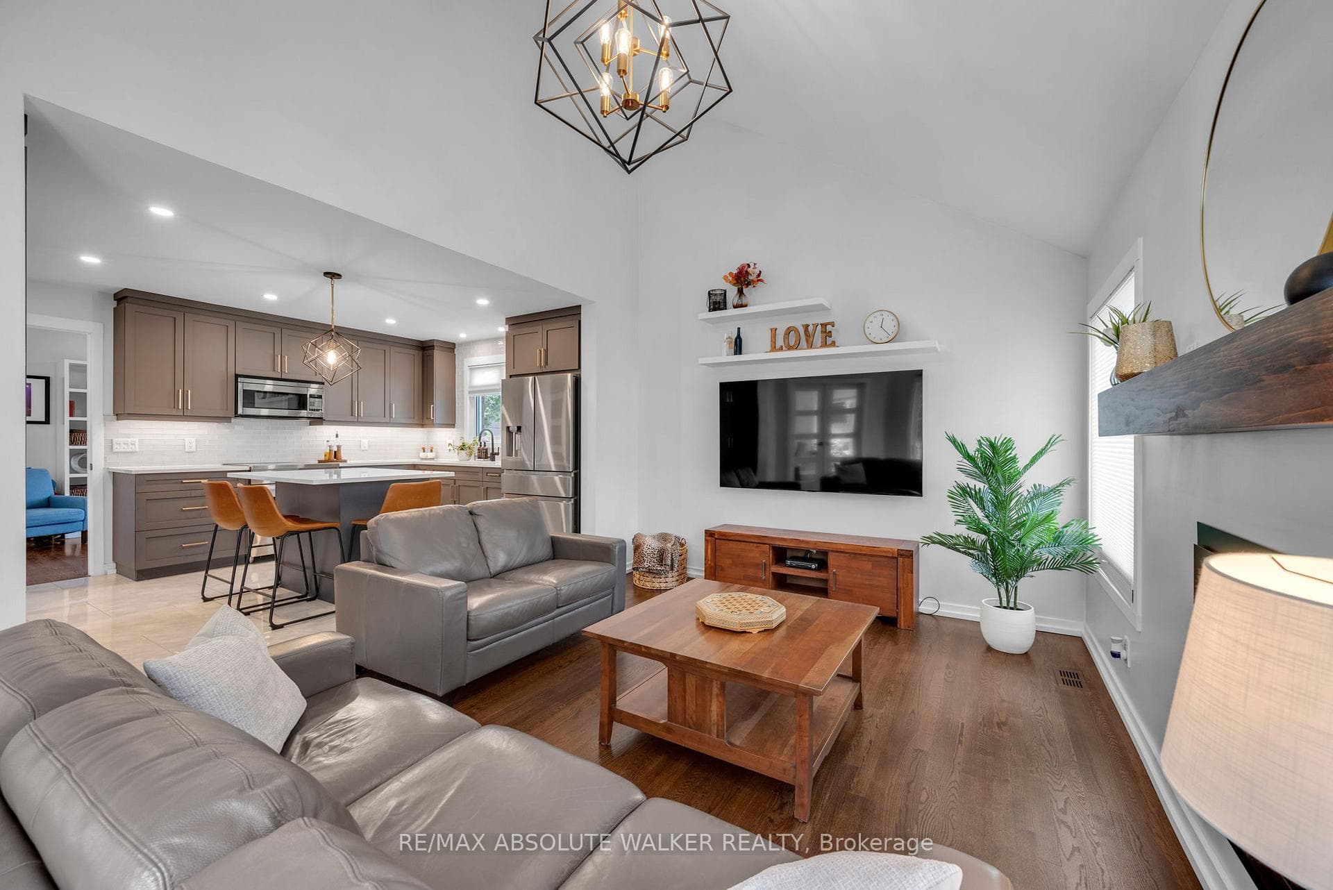 1368 Norview Crescent photo 17