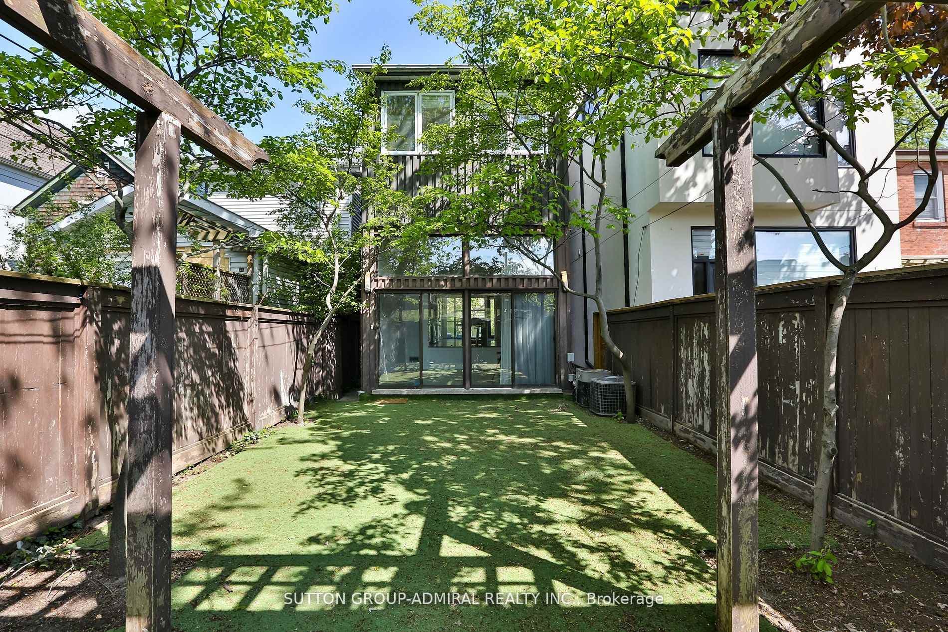 169 Woburn Avenue photo 32