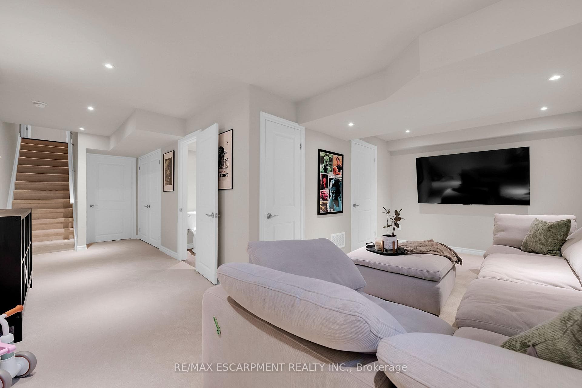 137 Kinsman Drive photo 41
