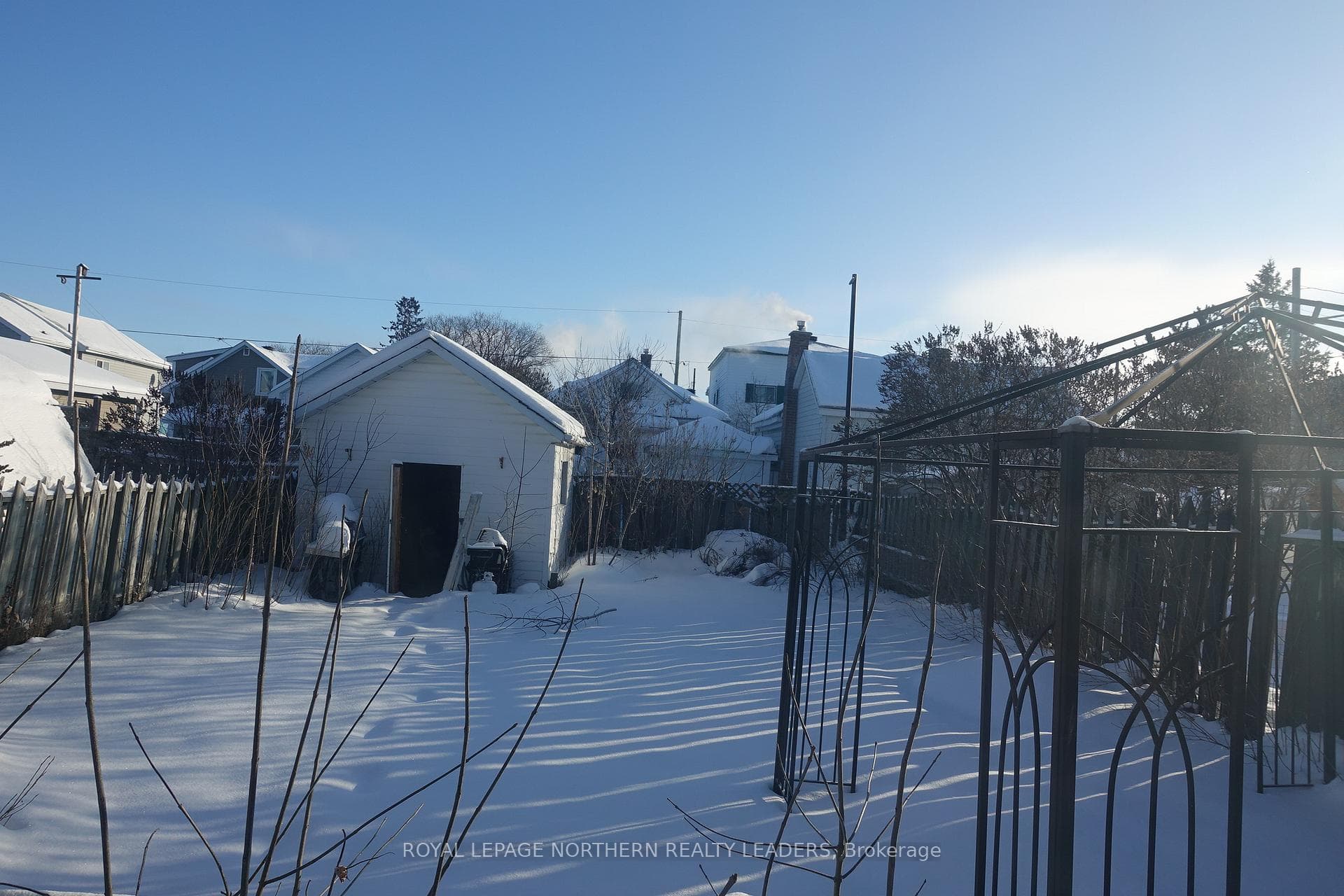186 Maple Street photo 33