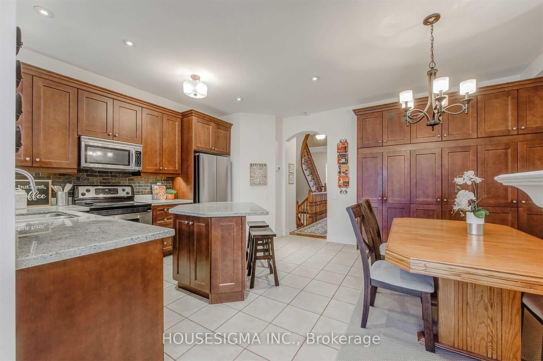 244 Tawny Crescent photo 9