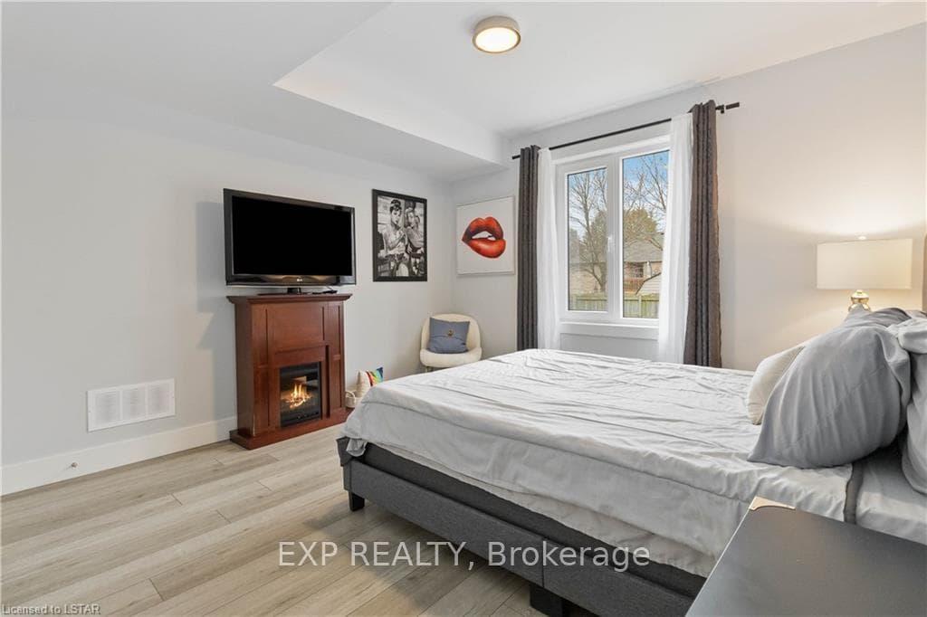 26 ALEXANDER Circle photo 14