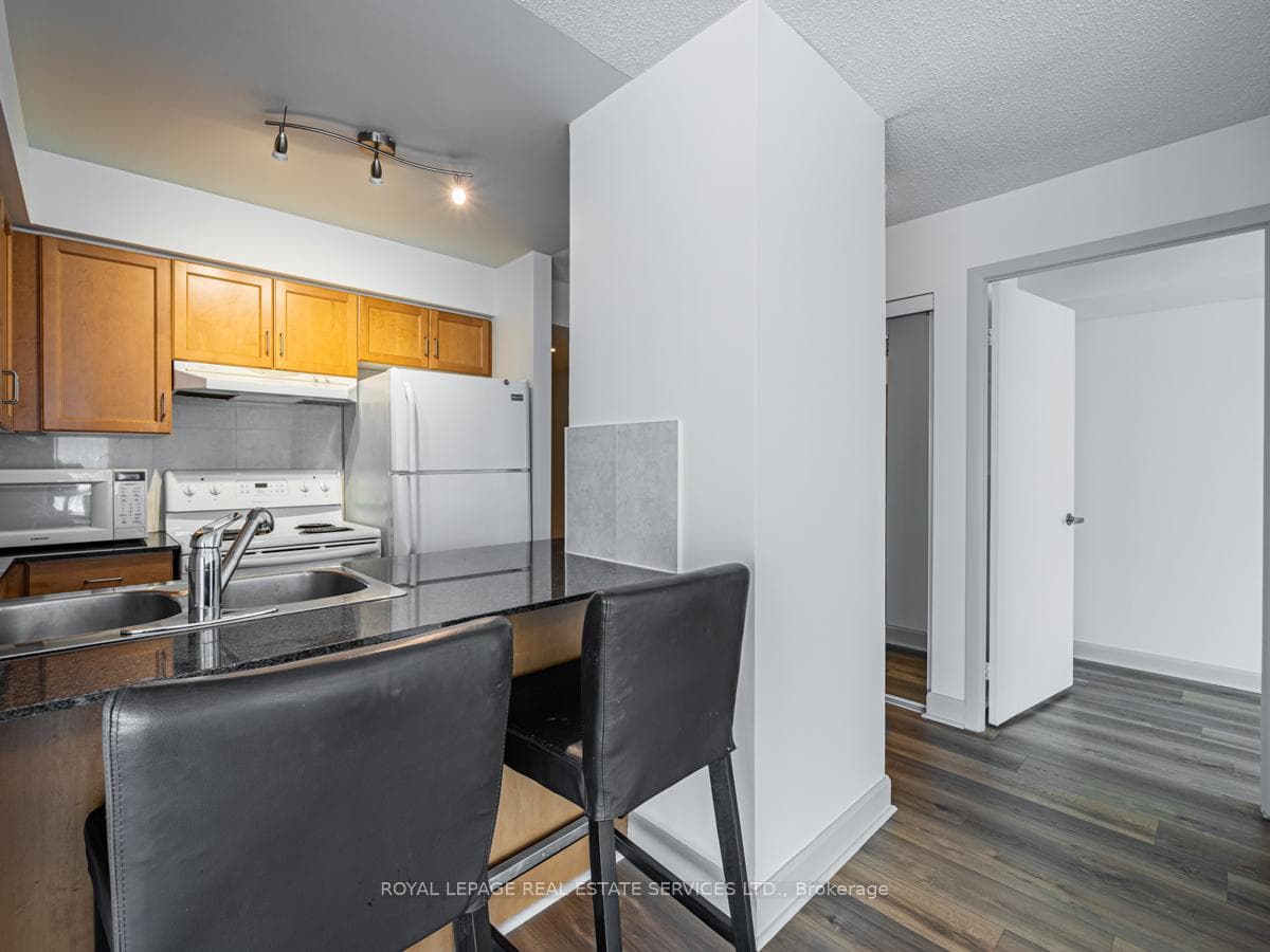 210 Victoria Street Unit 2301 photo 7