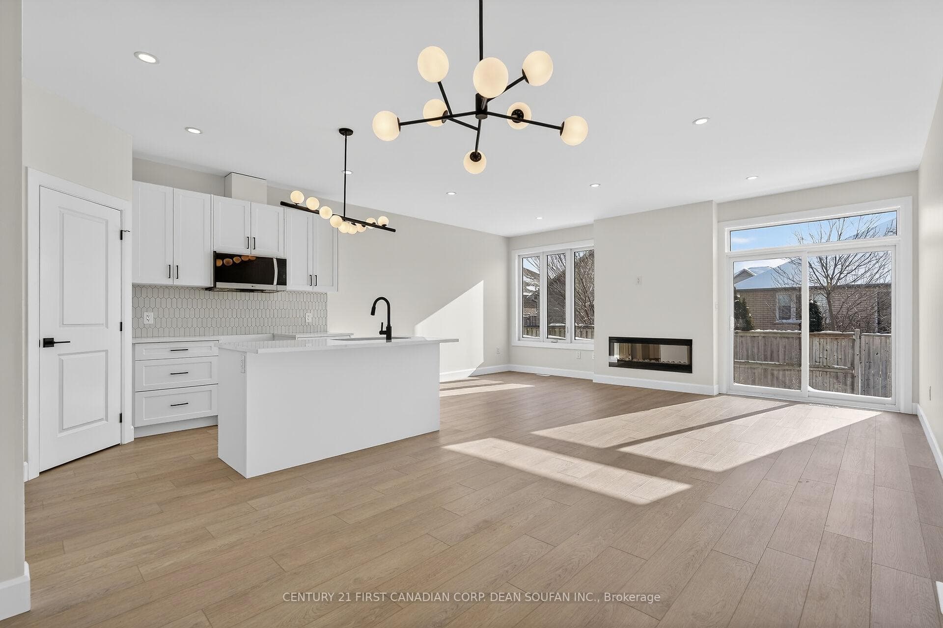 829 Catalpa Square photo 11