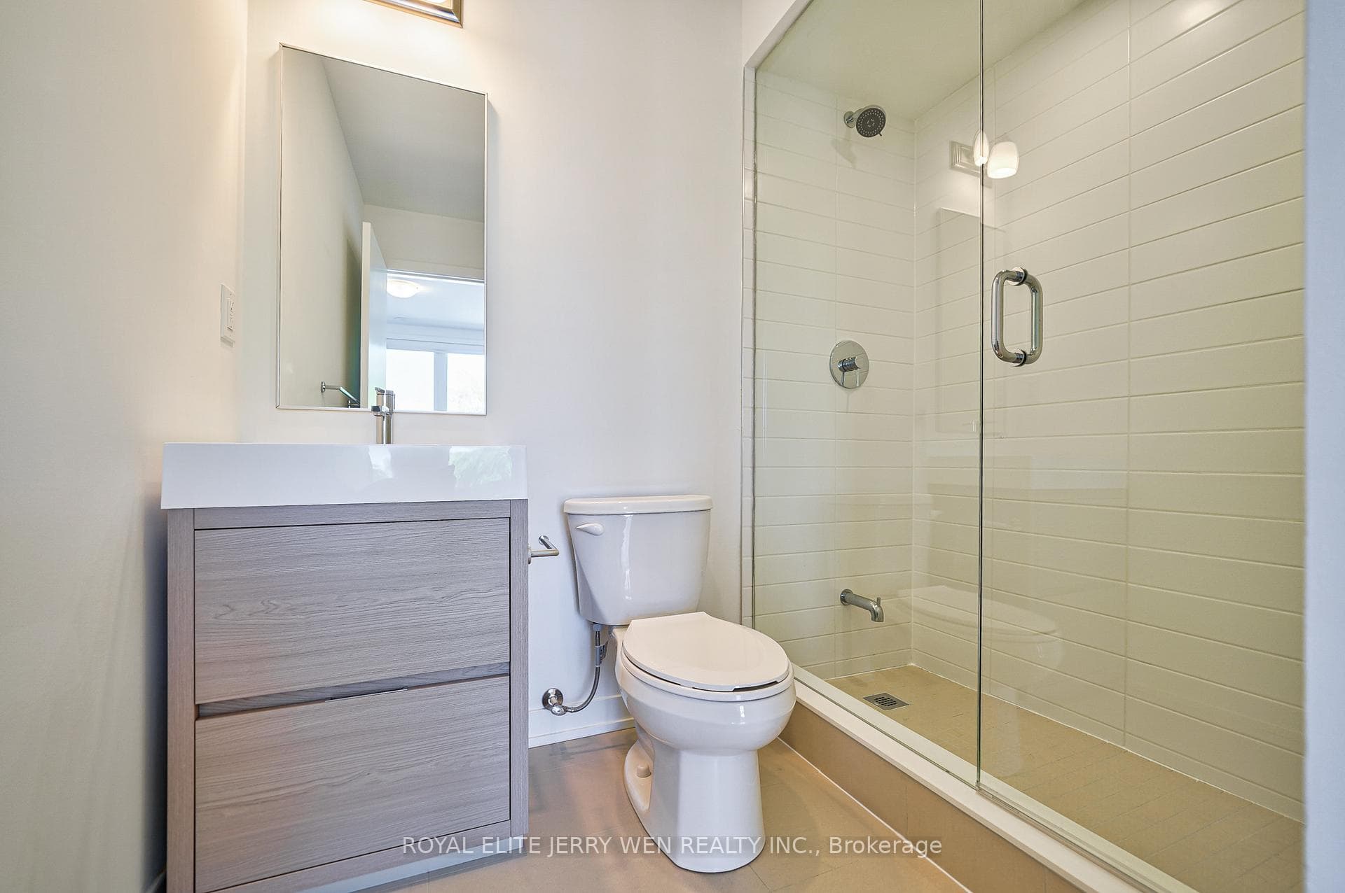 70 Green Gardens Boulevard Unit 7 photo 9