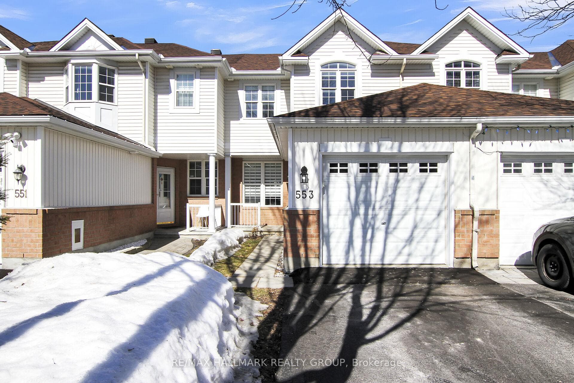 553 Aberfoyle Circle photo 1