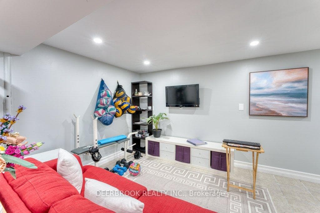 720 Cartier Drive photo 27