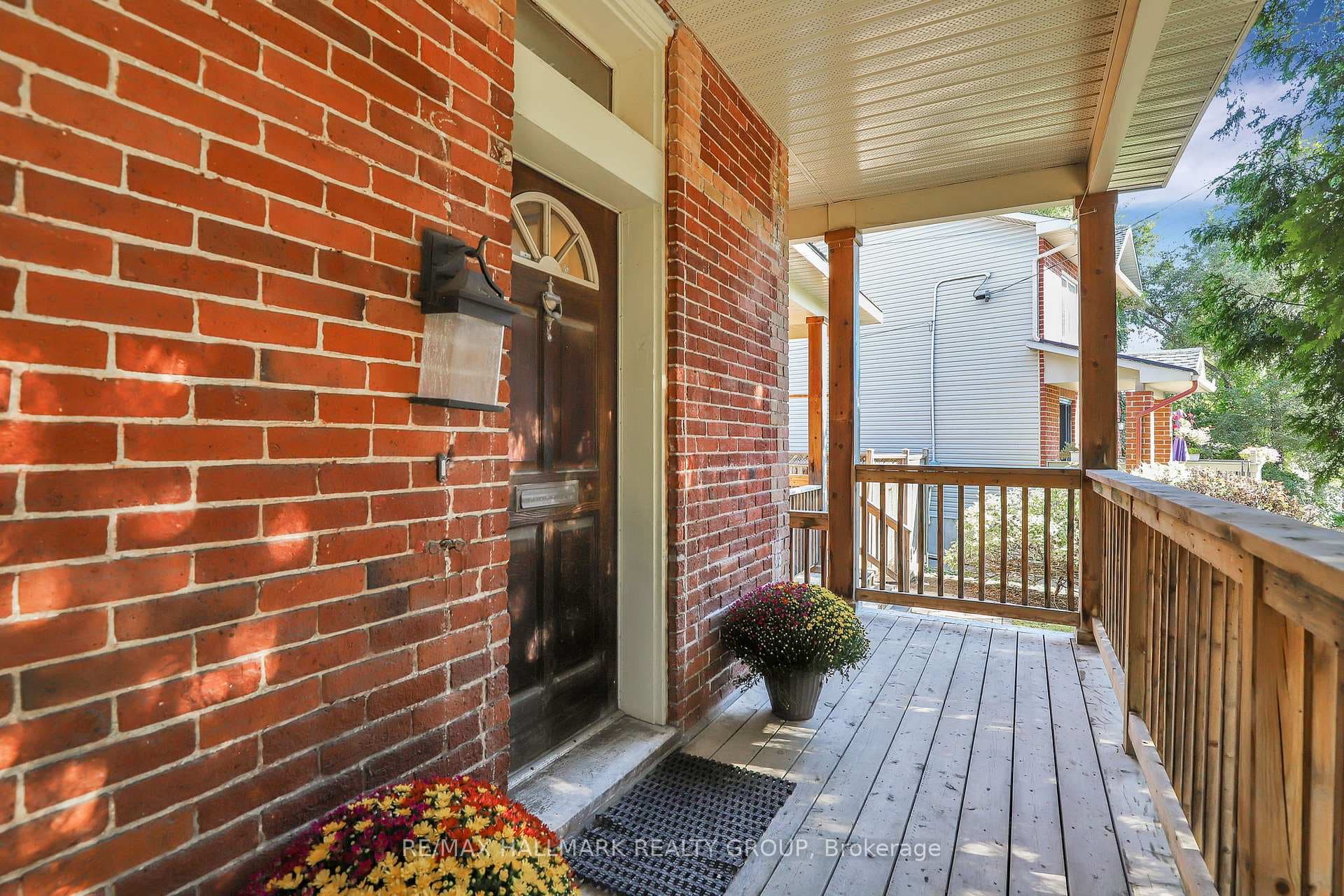 7 CLAREY Avenue photo 3