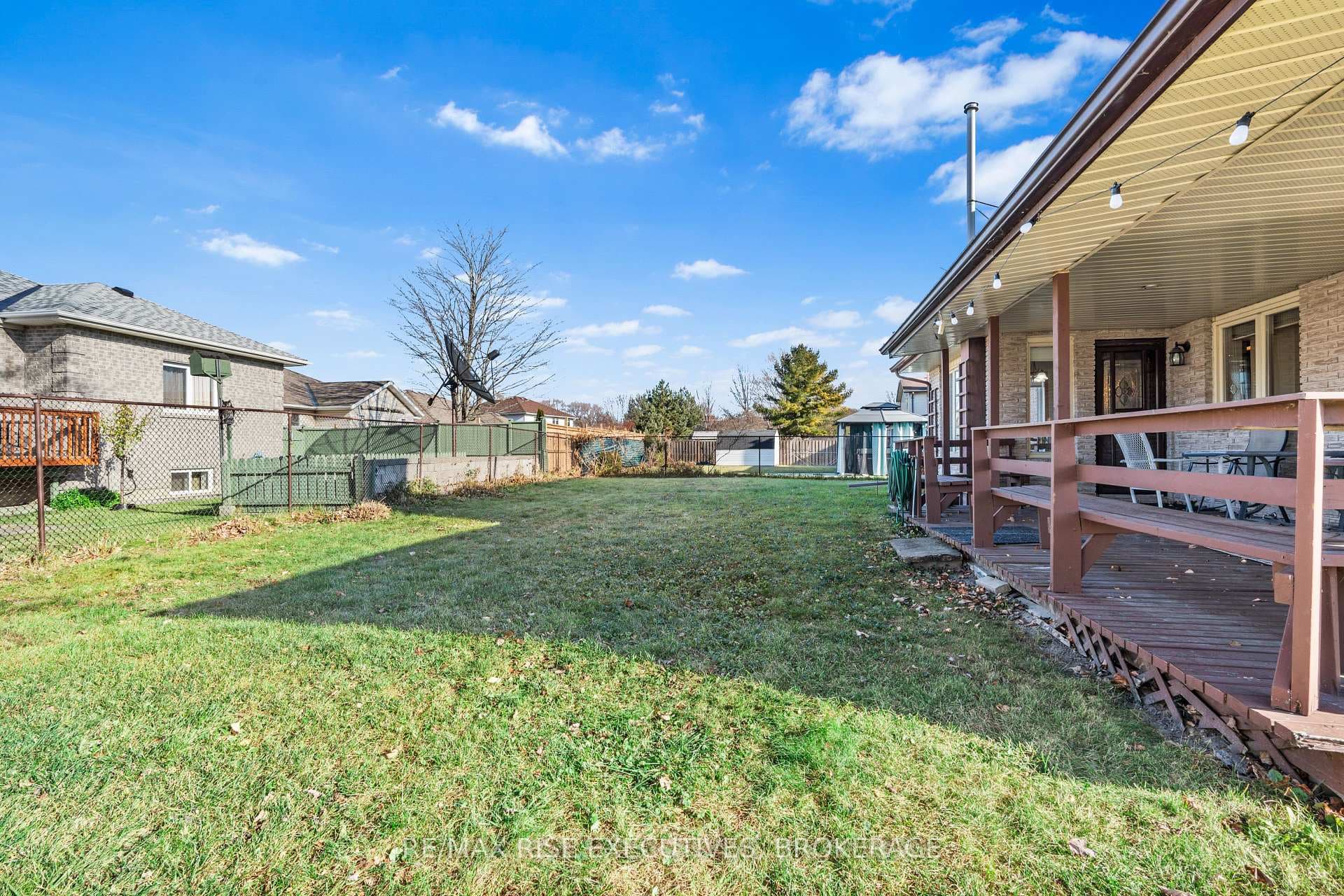 530 Canterbury Crescent photo 36