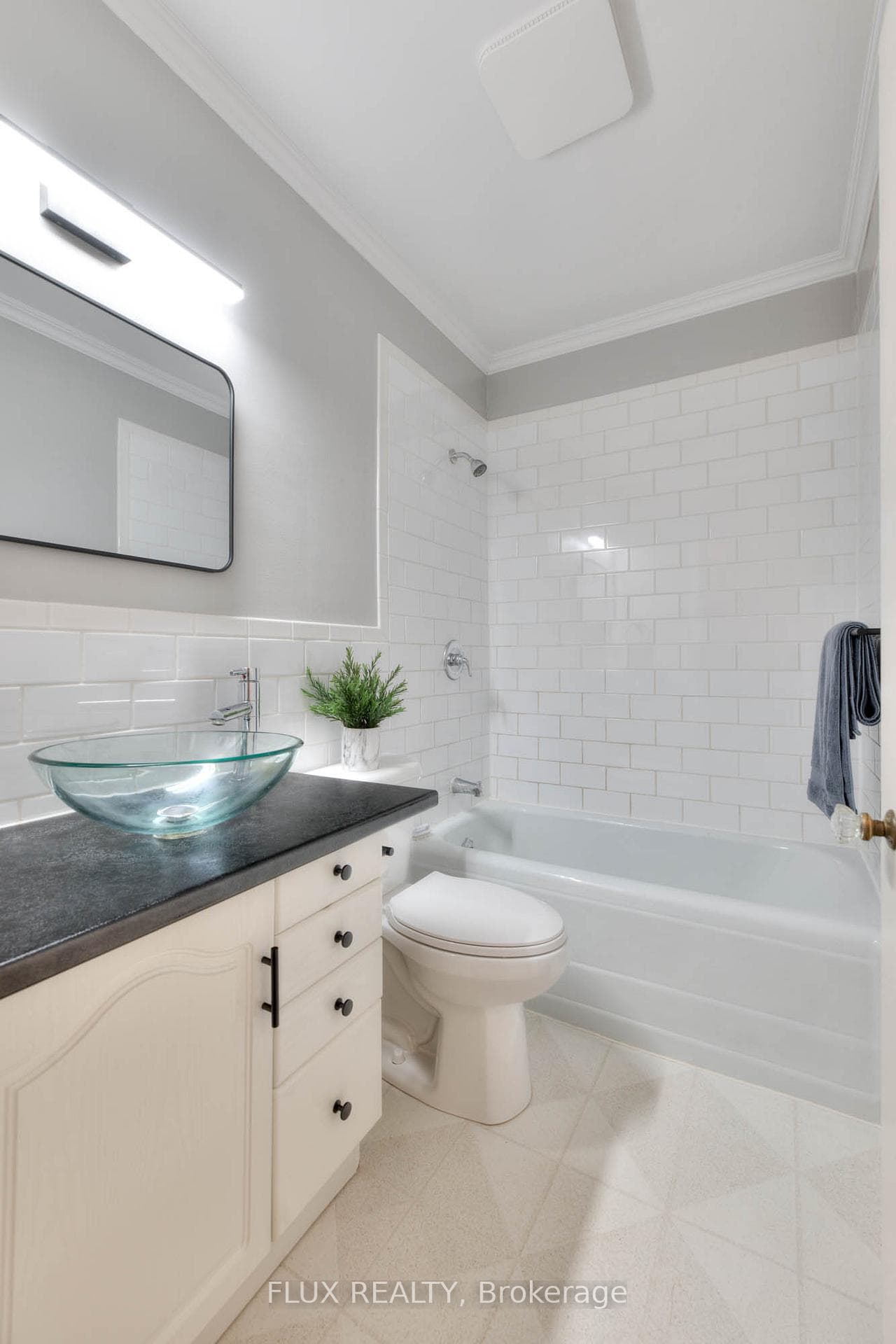 577 Stirling Avenue photo 10