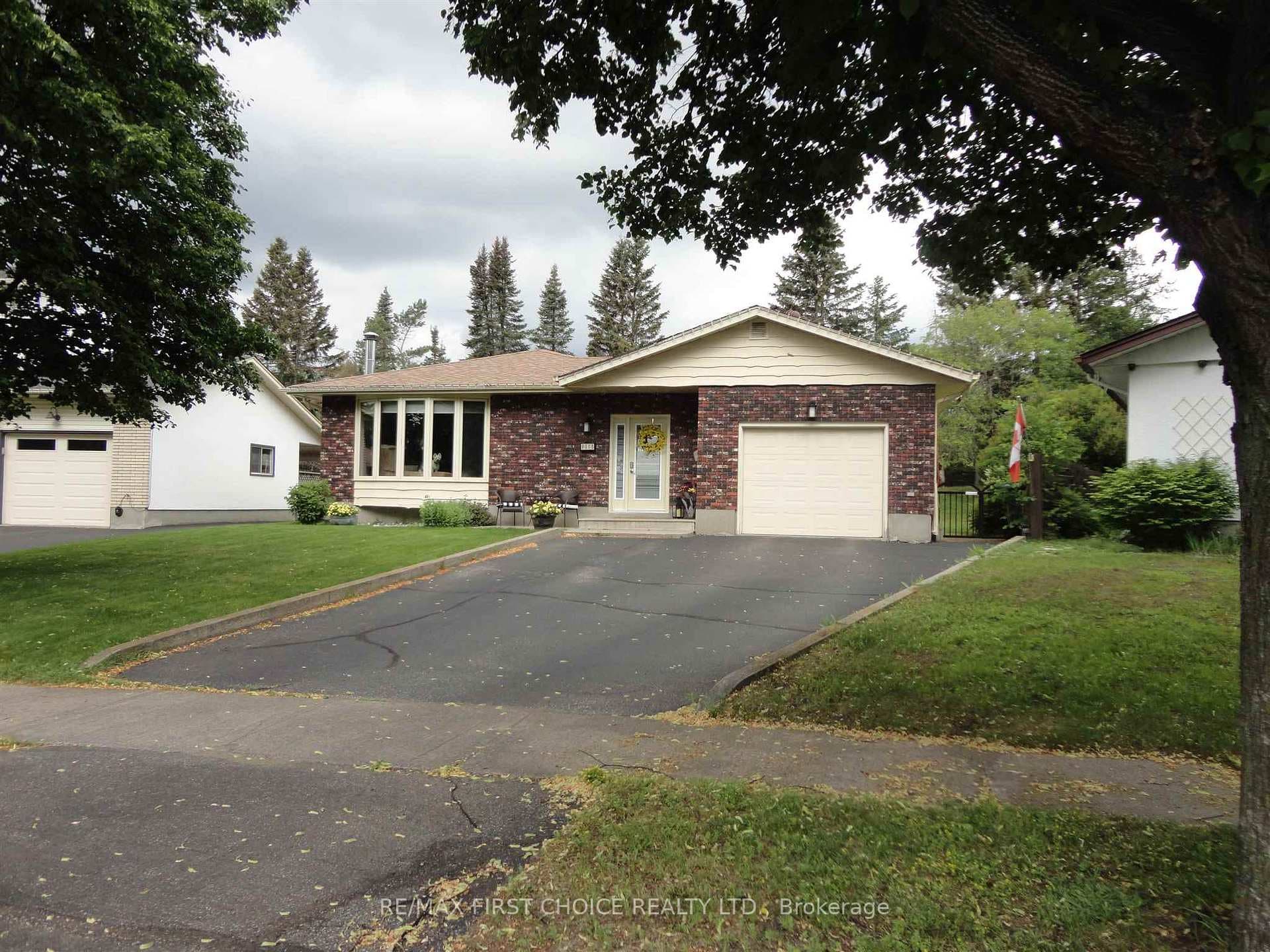 288 Fairbank Place photo 29