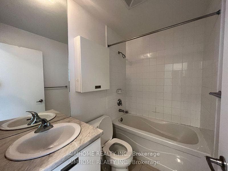 38 Grenville Street Unit 3902 photo 11