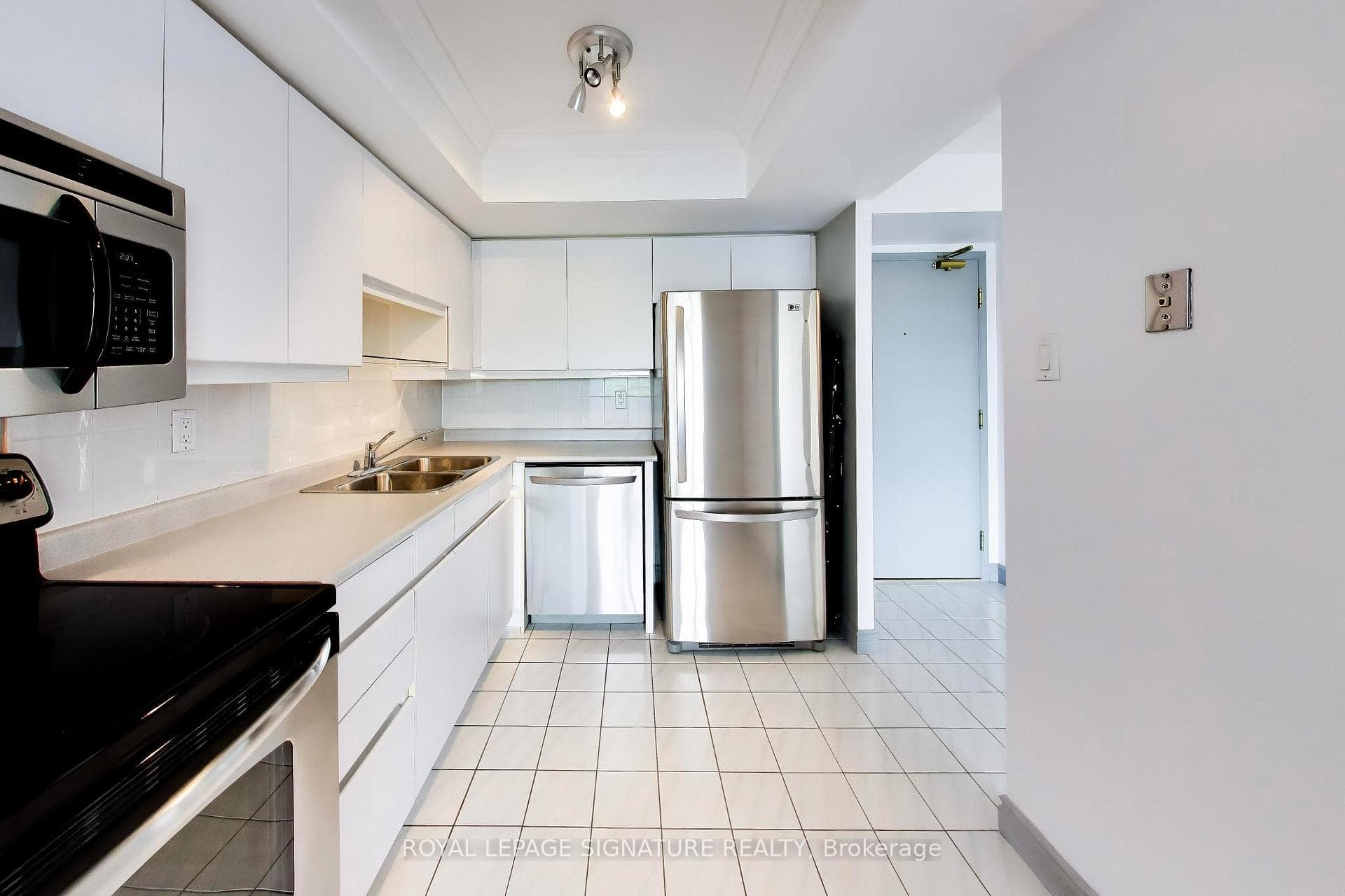 1091 Kingston Road Unit 614 photo 11