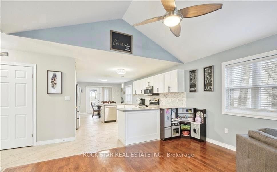 996 BEACH Boulevard photo 6