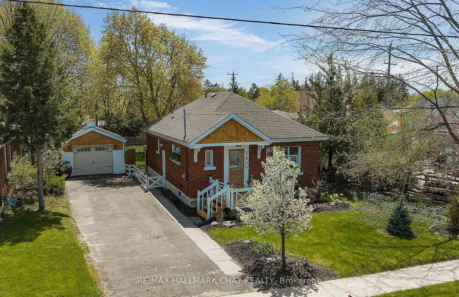 139 Penetang Street photo 1