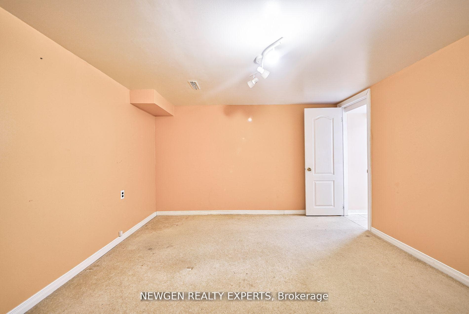 166 Town House Crescent Unit 52 photo 32