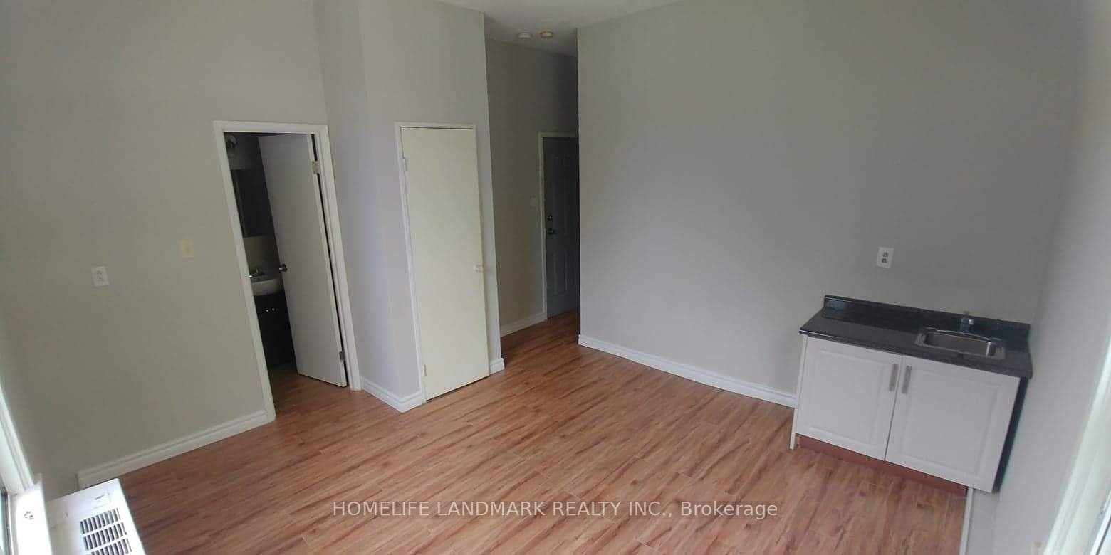 409 Huron Street Unit 306 photo 3