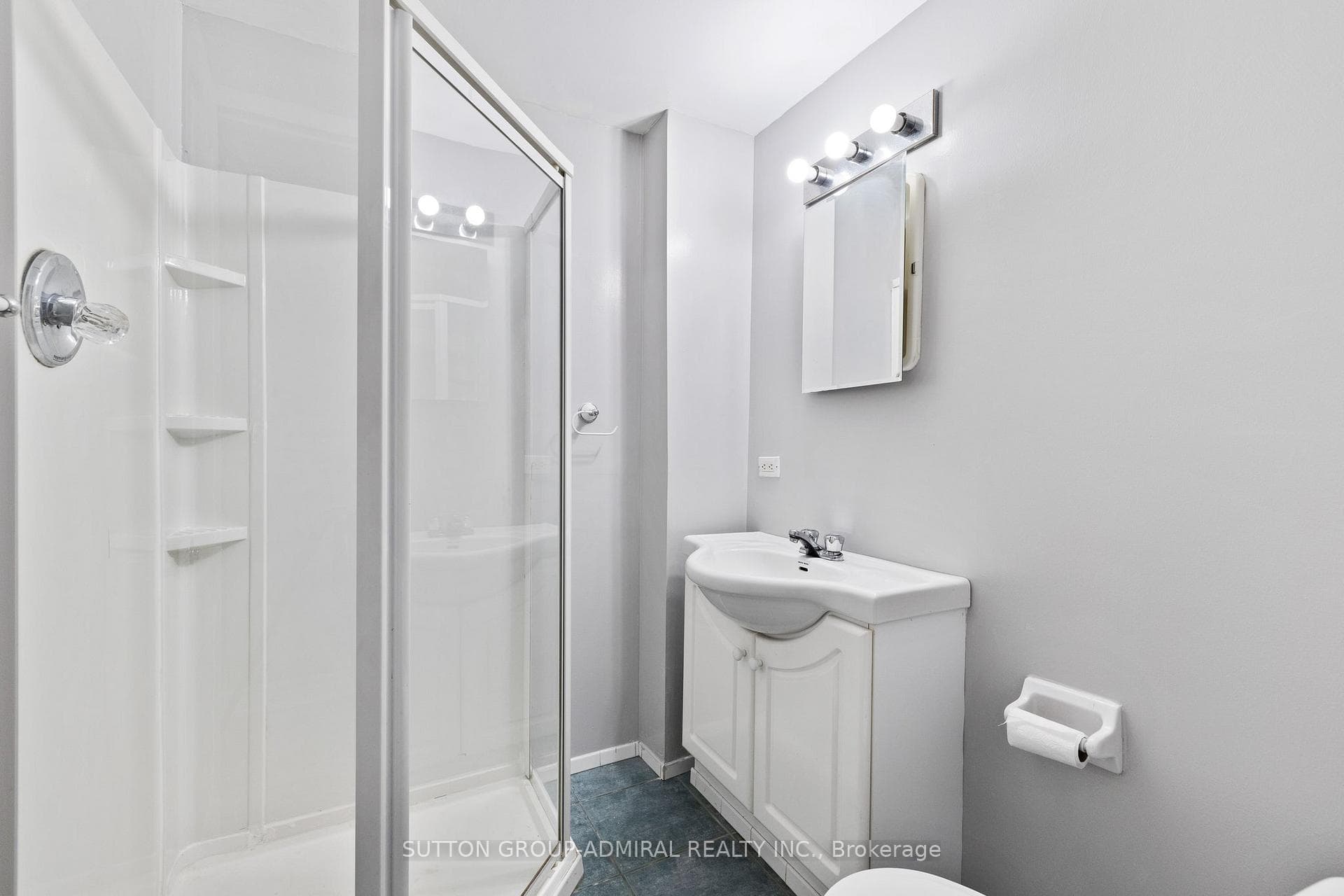 28 White Boulevard photo 32