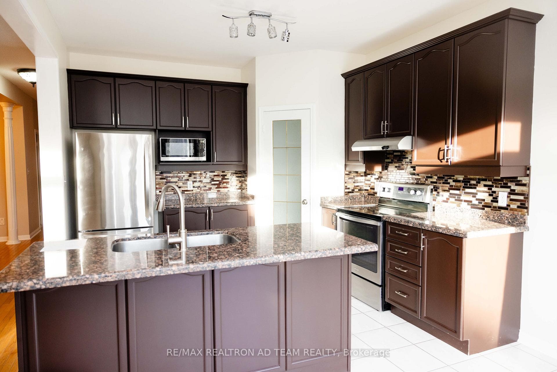 1504 Garland Crescent photo 8
