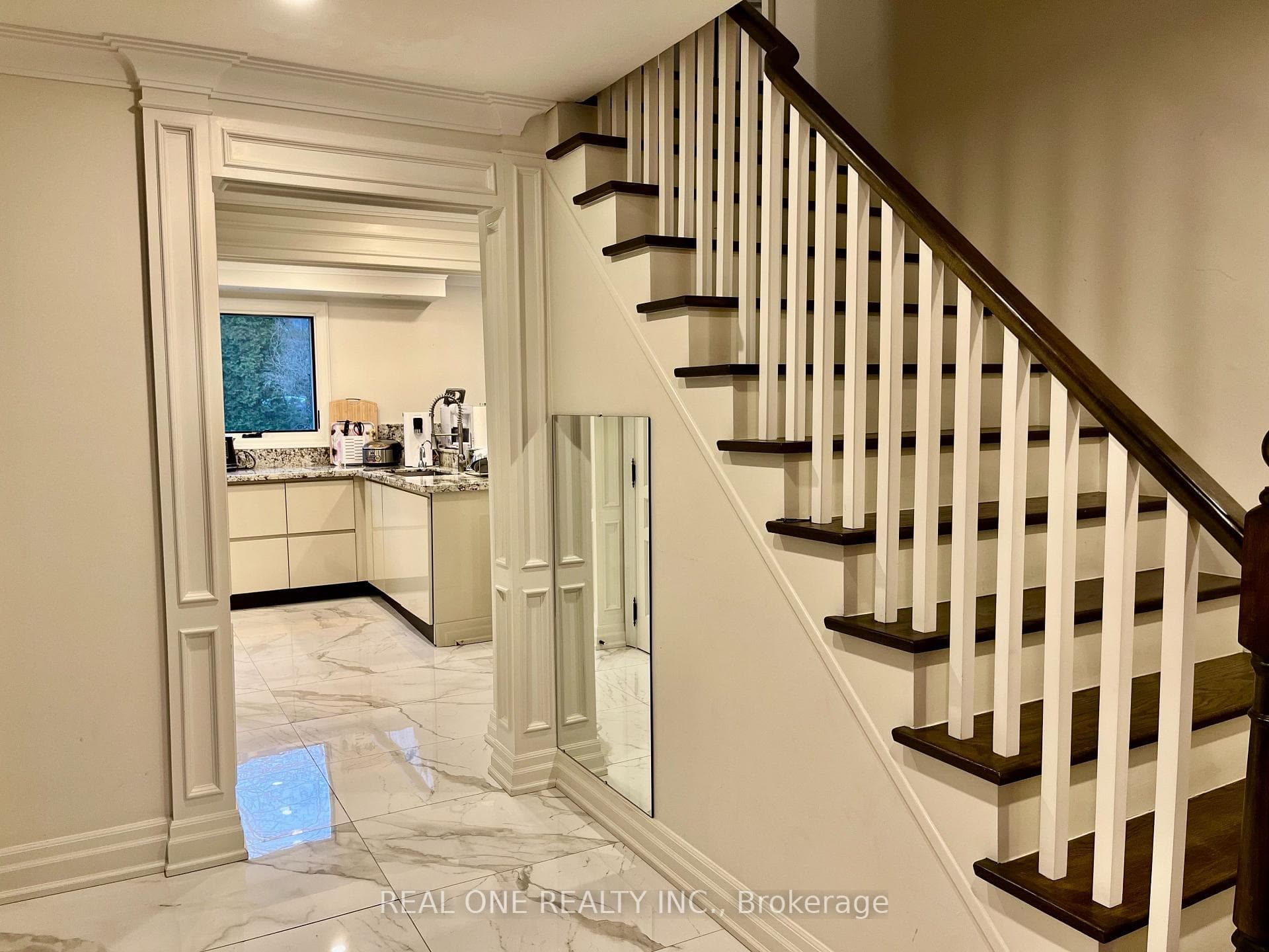 271 Lawson Street photo 3