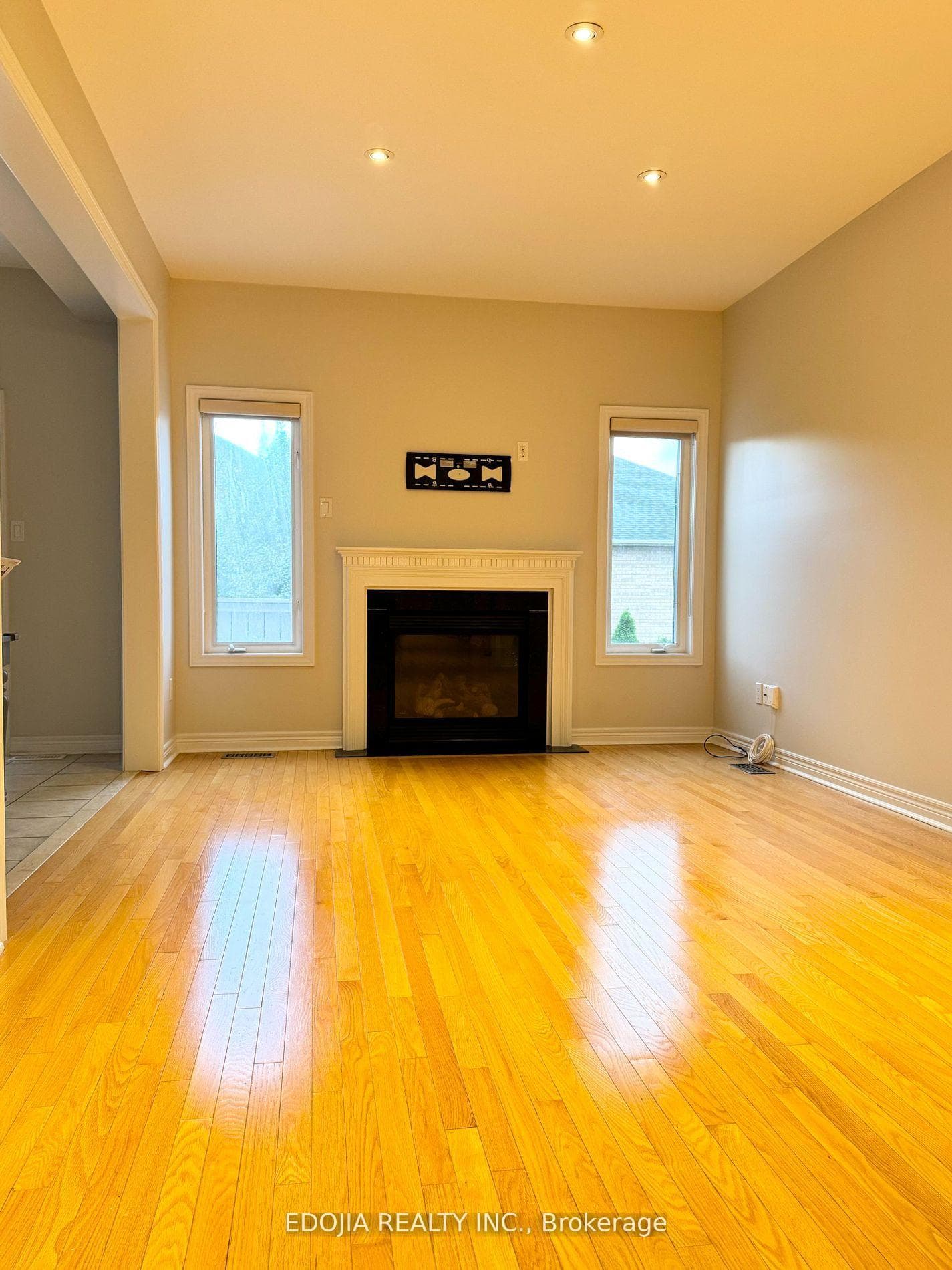 15 Catalpa Crescent Unit Main photo 5