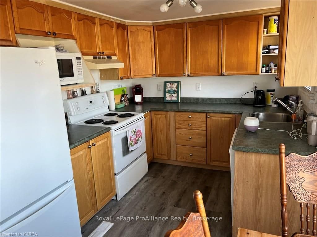 210 FOURTH Street photo 4