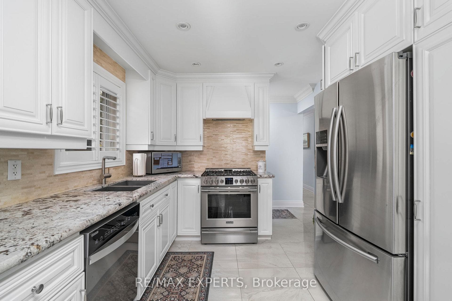 76 Bachley Crescent photo 31