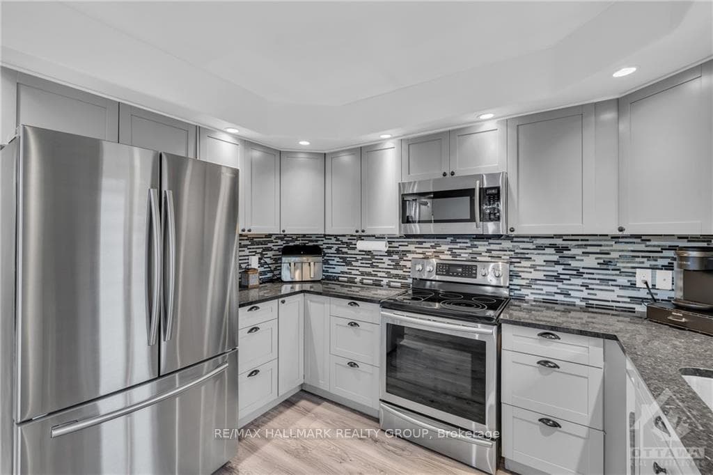 219 COLONEL DOUGLAS Crescent photo 12
