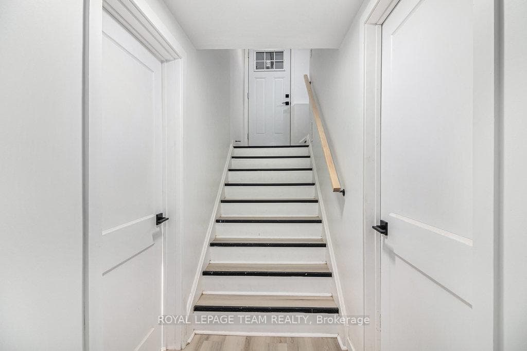102 Laurier Street photo 24
