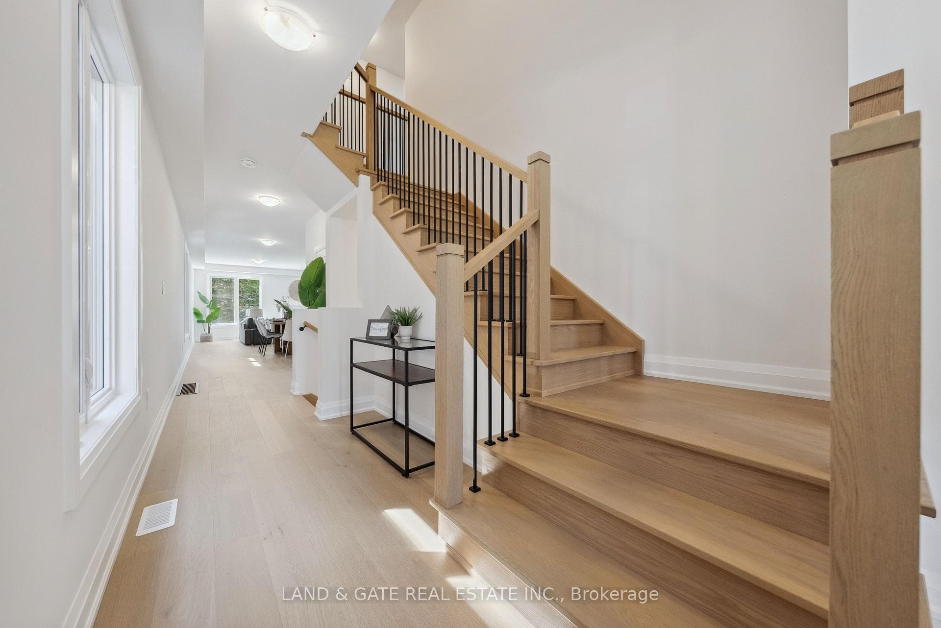 997 Queensdale Avenue photo 7