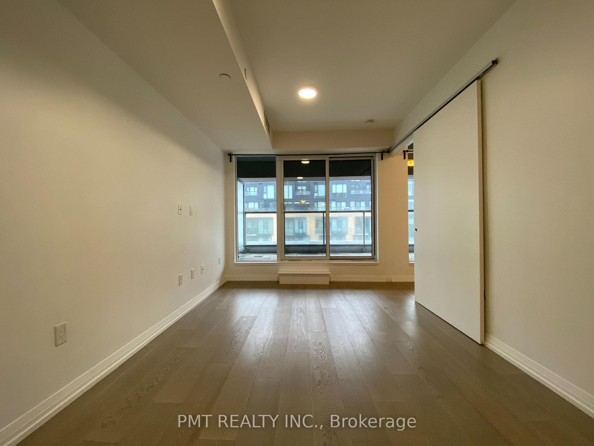 835 St. Clair Avenue Unit 503 photo 9