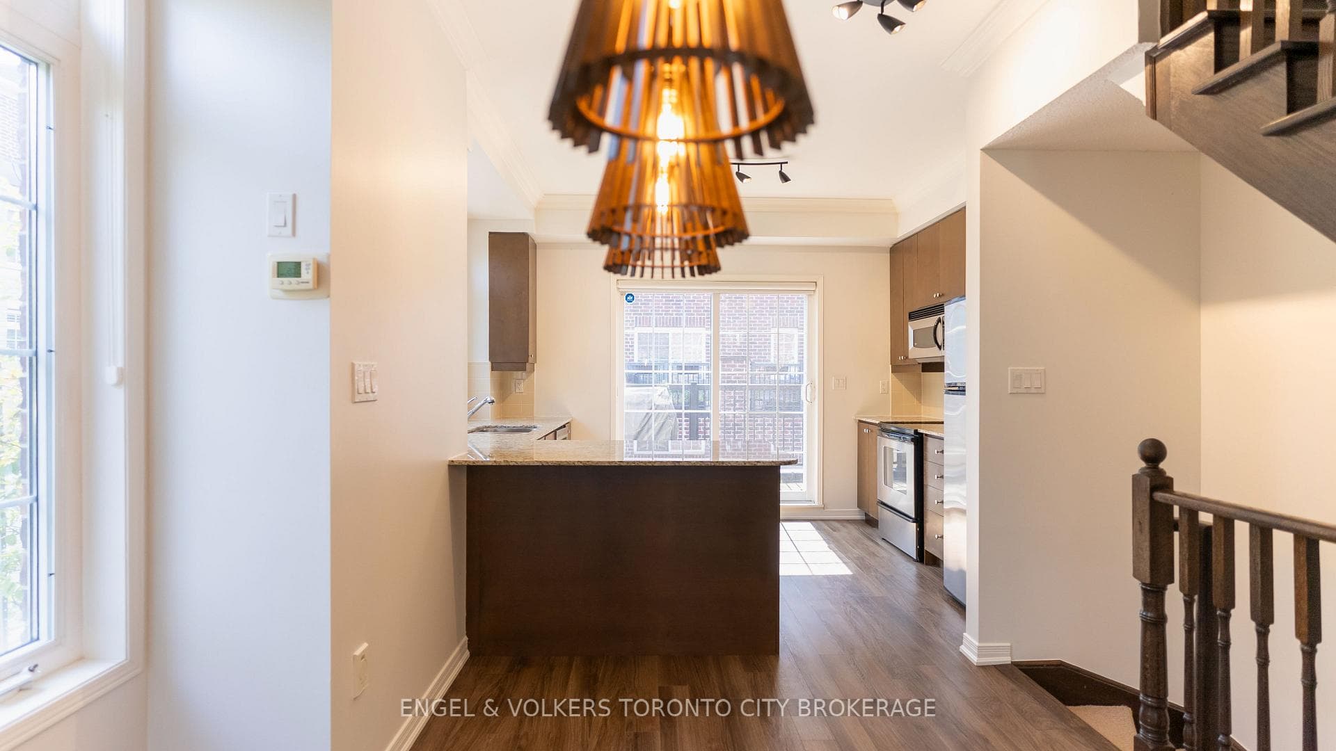 111 The Queensway N/A Unit 46 photo 5