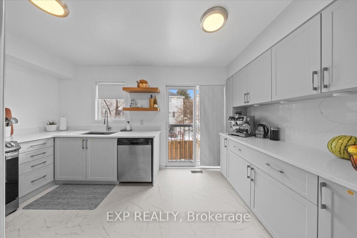 36 Yorkville Street photo 3
