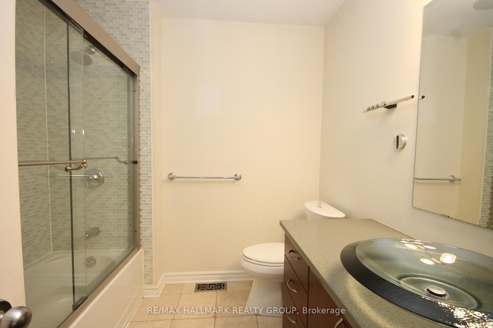 322 FAIRLAKES Way photo 35