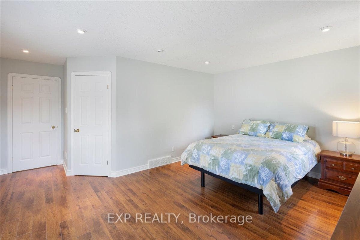 122 1/2 Railway Avenue photo 24