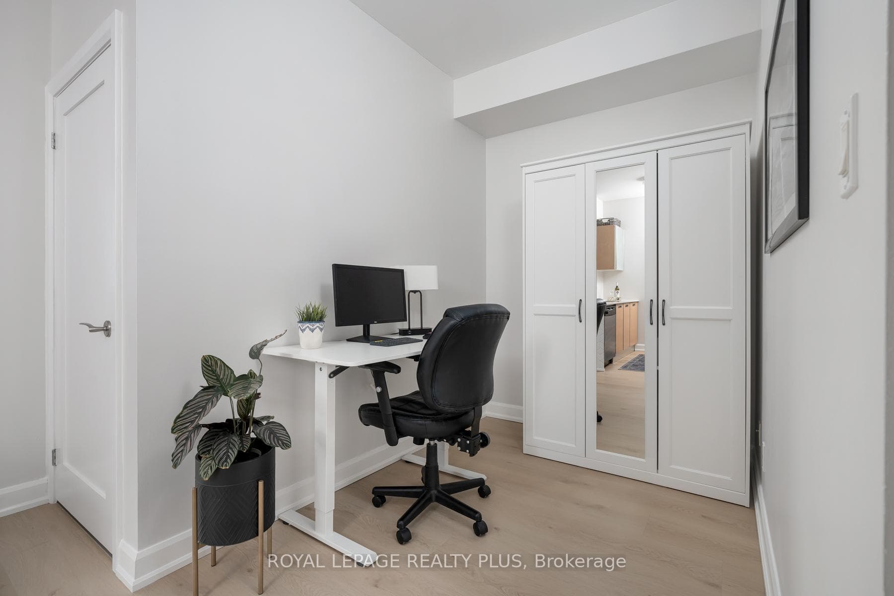 3391 Bloor Street Unit 907 photo 6