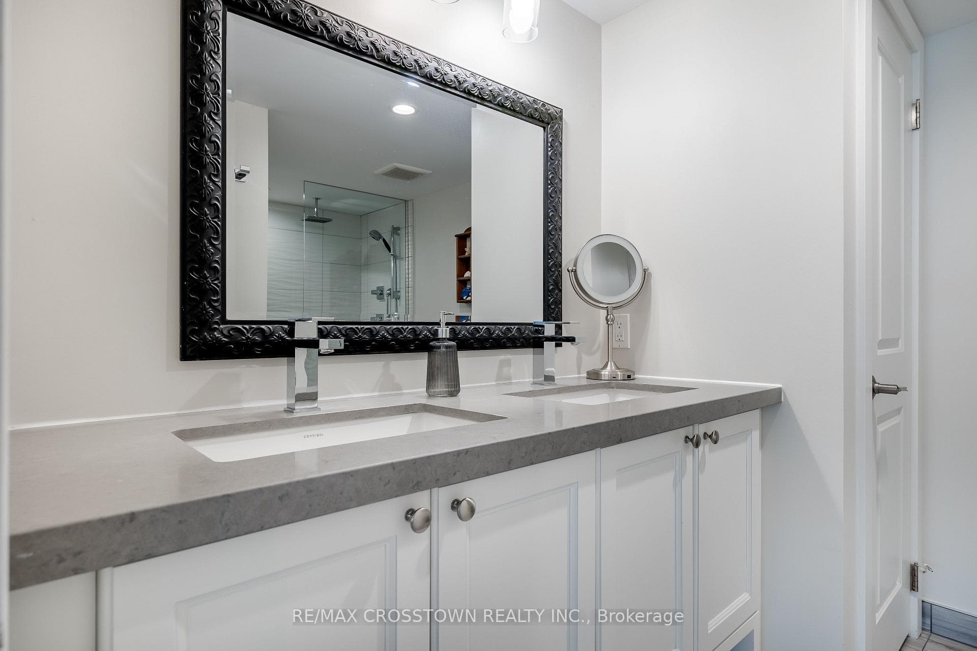80 HORSESHOE Boulevard Unit 302 photo 22