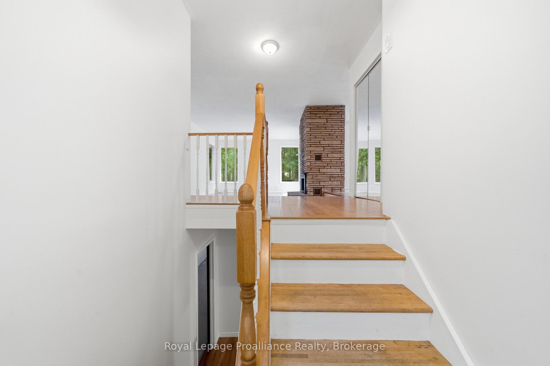 156 Pinehill Crescent photo 7
