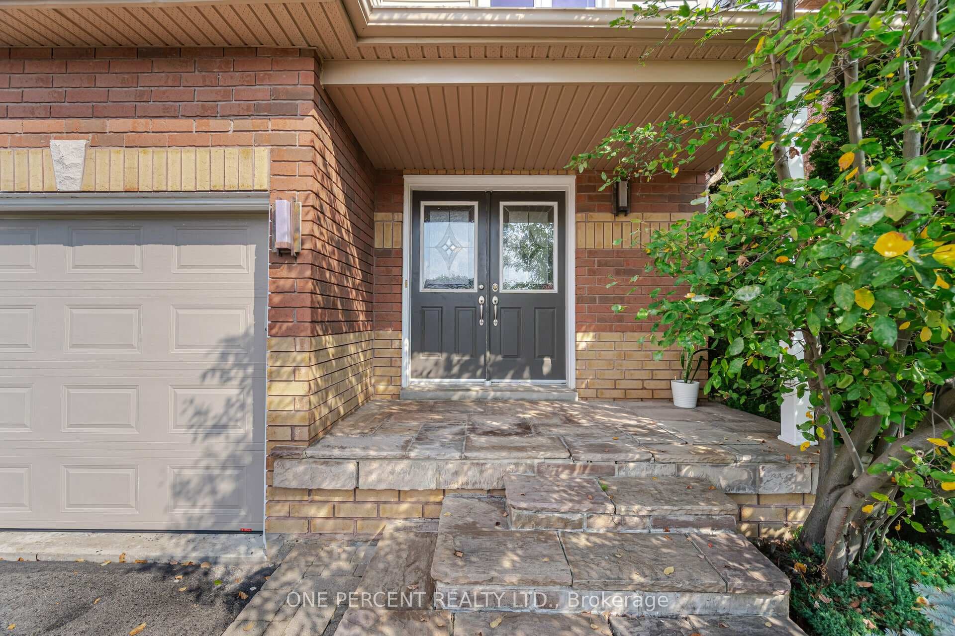 86 Atwood Avenue photo 2