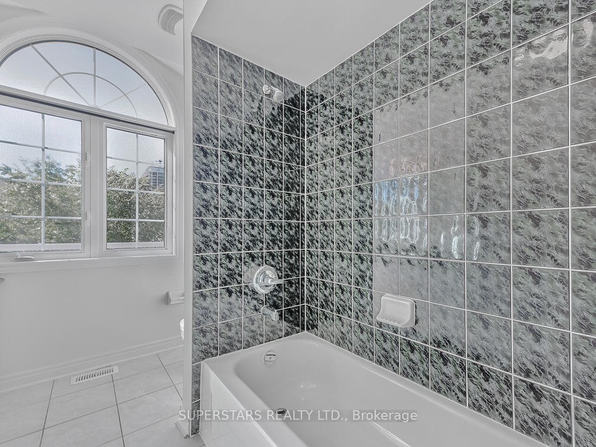 43 Cathmar Drive photo 16